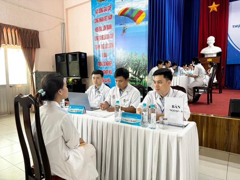 Bệnh viện Đa khoa tỉnh Khánh Hòa:: Tổ chức kỳ thi tốt nghiệp lâm sàng cho 147 sinh viên ngành y khóa 18