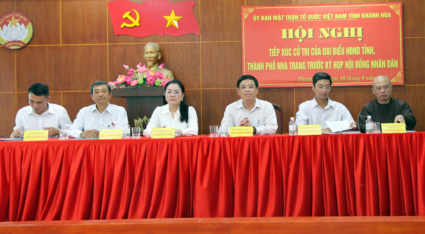 Đại biểu HĐND tỉnh và thành phố tiếp xúc cử tri 2 phường Phương Sài, Phương Sơn.