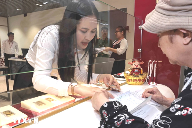 Giá vàng nhẫn giảm 250.000 đồng, vàng miếng giữ 'phong độ' 17 phiên liên tiếp