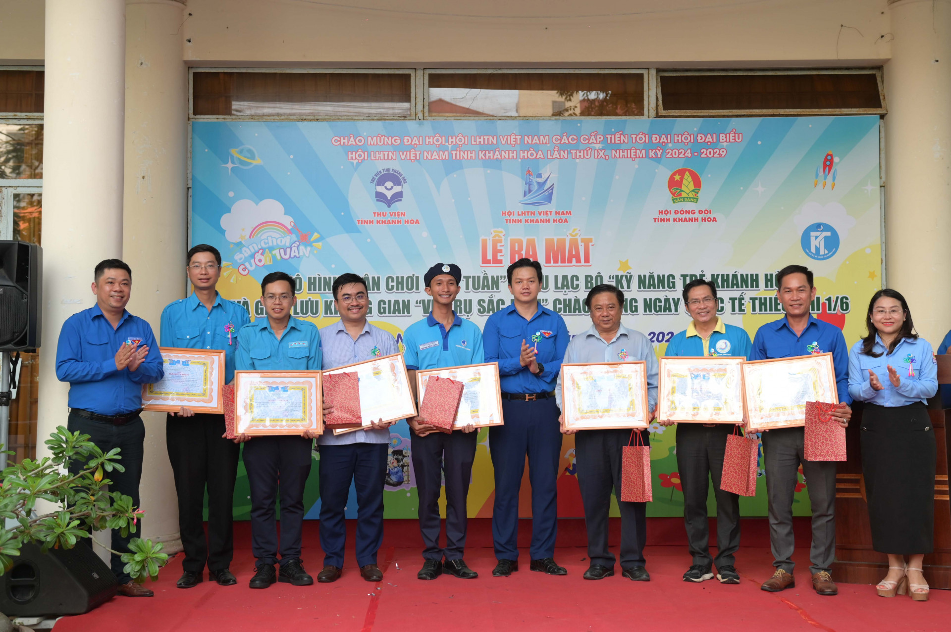 Hội Liên hiệp Thanh niên Việt Nam tỉnh tặng bằng khen cho các tập thể, cá nhân,