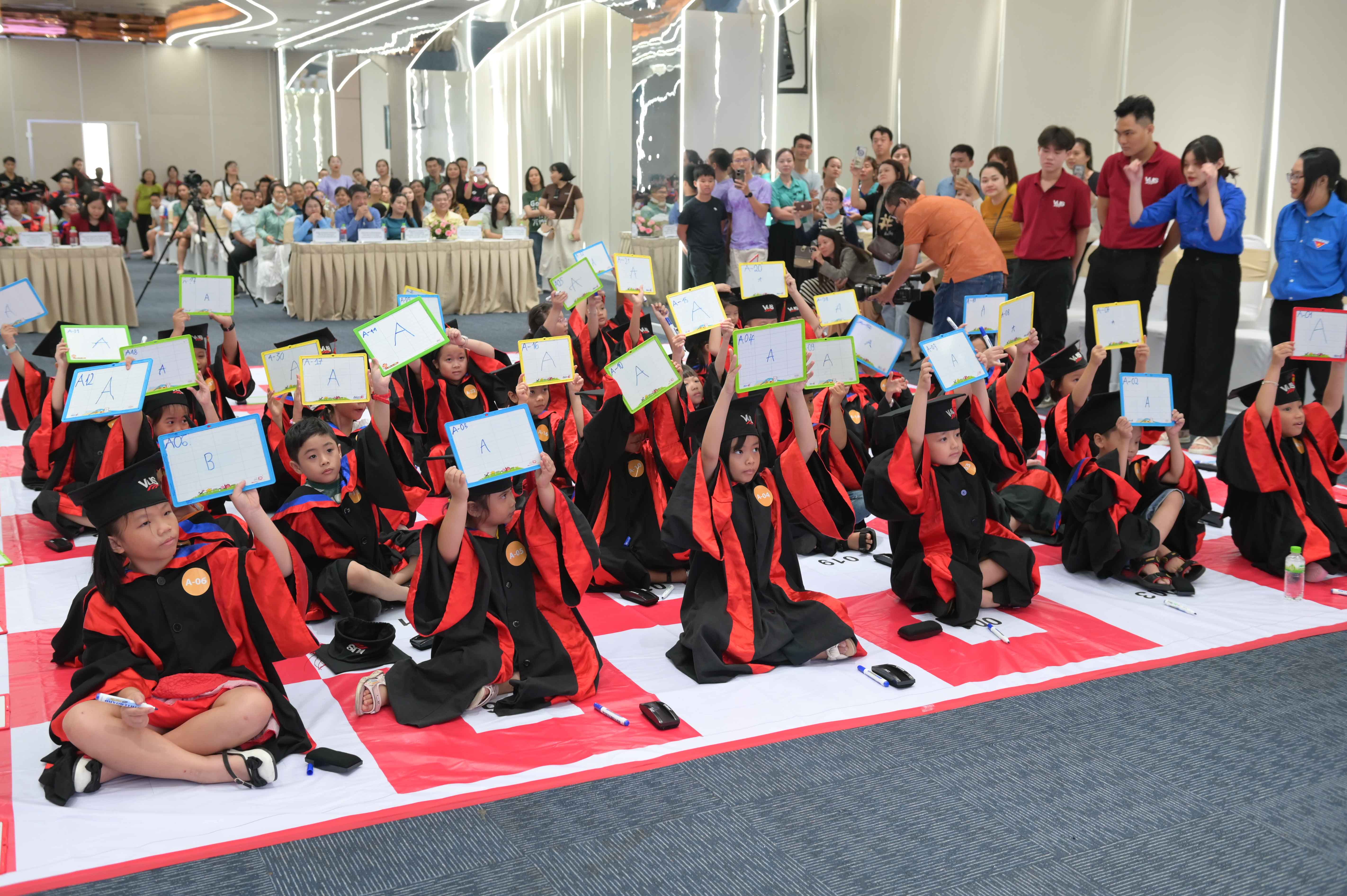 222 thí sinh tham gia vòng chung kết hội thi tiếng Anh “V-Champion – Rung Chuông Vàng”