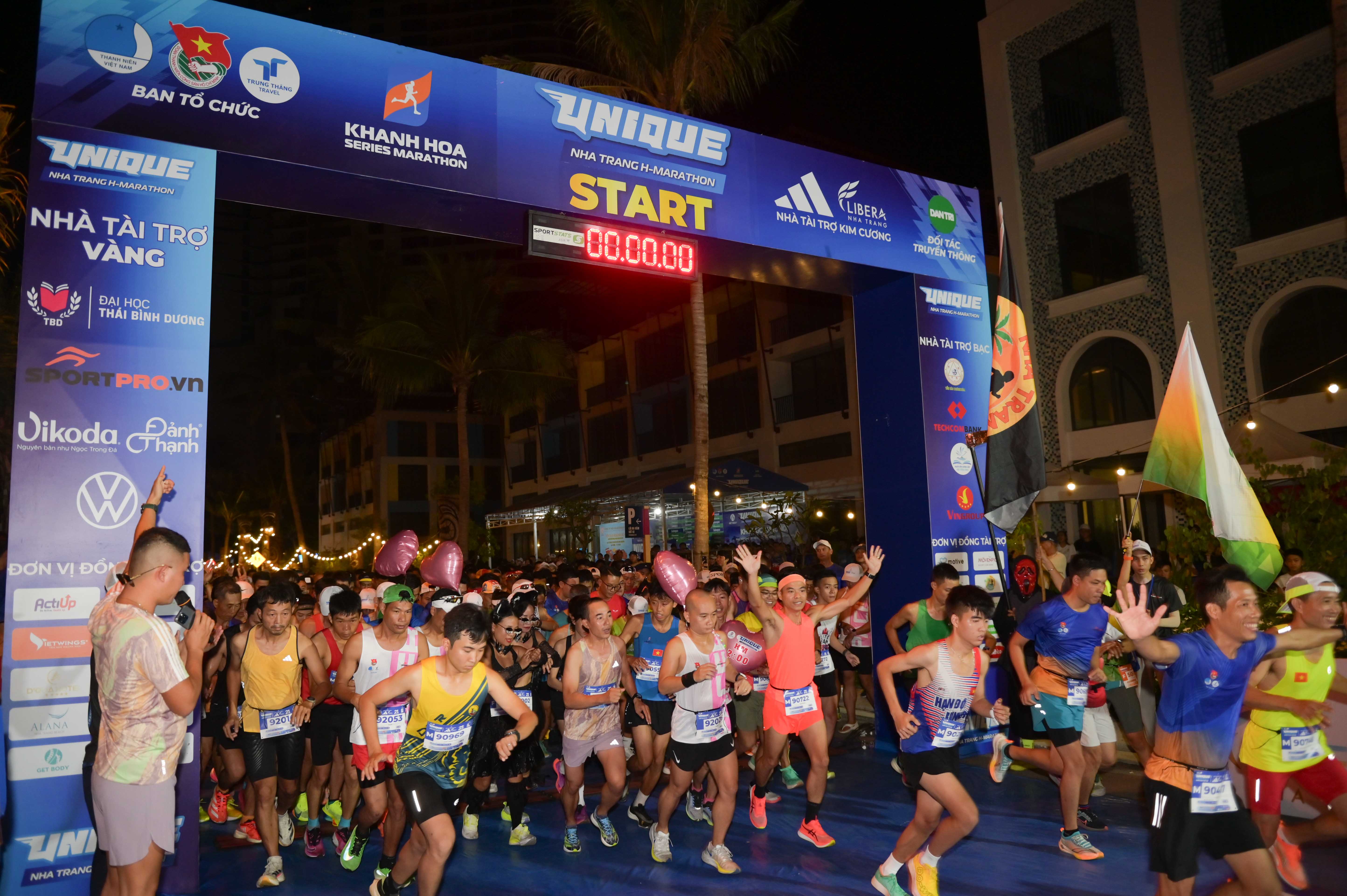 Hơn 3.700 vận động viên tham gia giải chạy Unique Nha Trang H-Marathon 2024