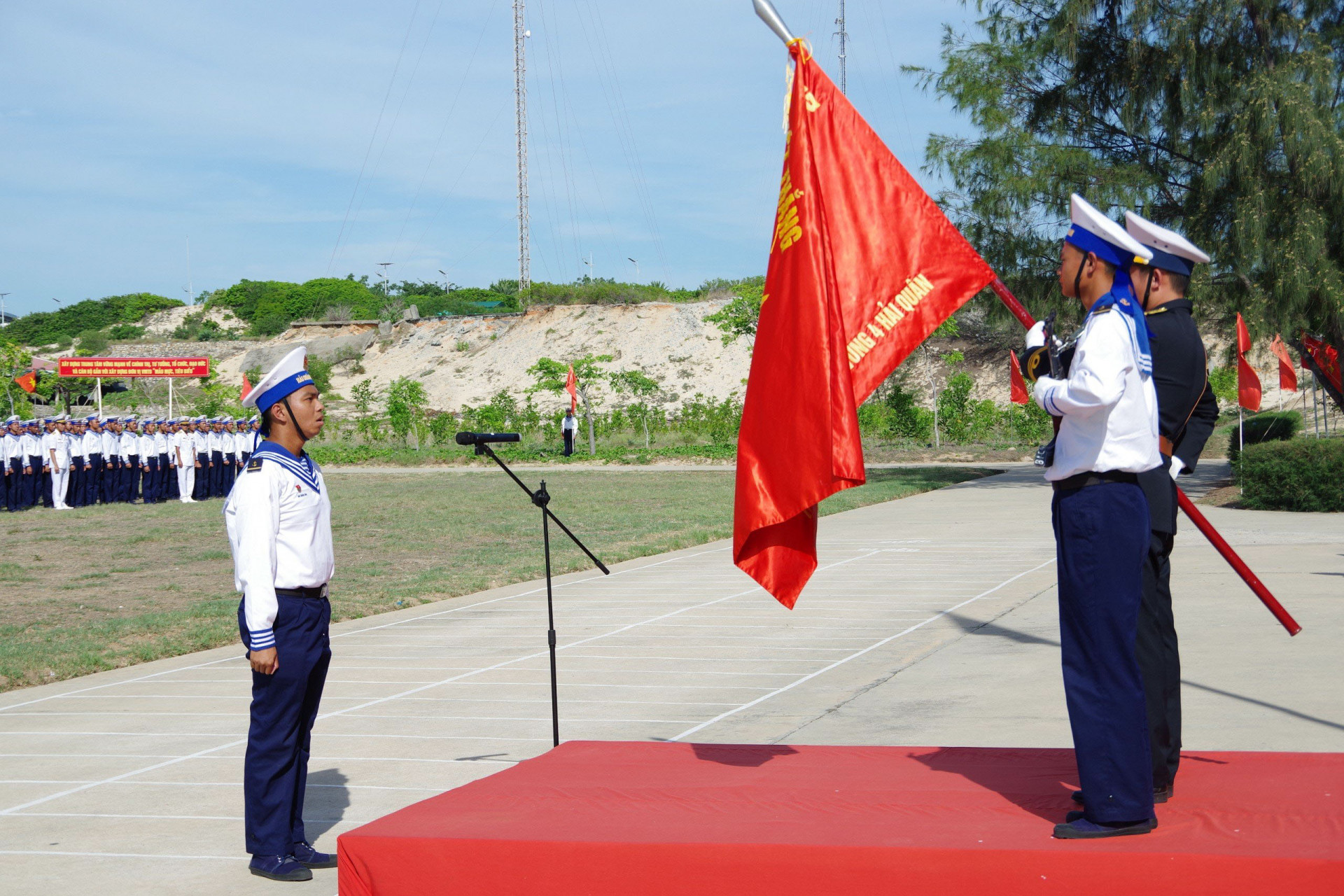 Chiến sĩ mới tại Trung tâm Huấn luyện tuyên thệ.