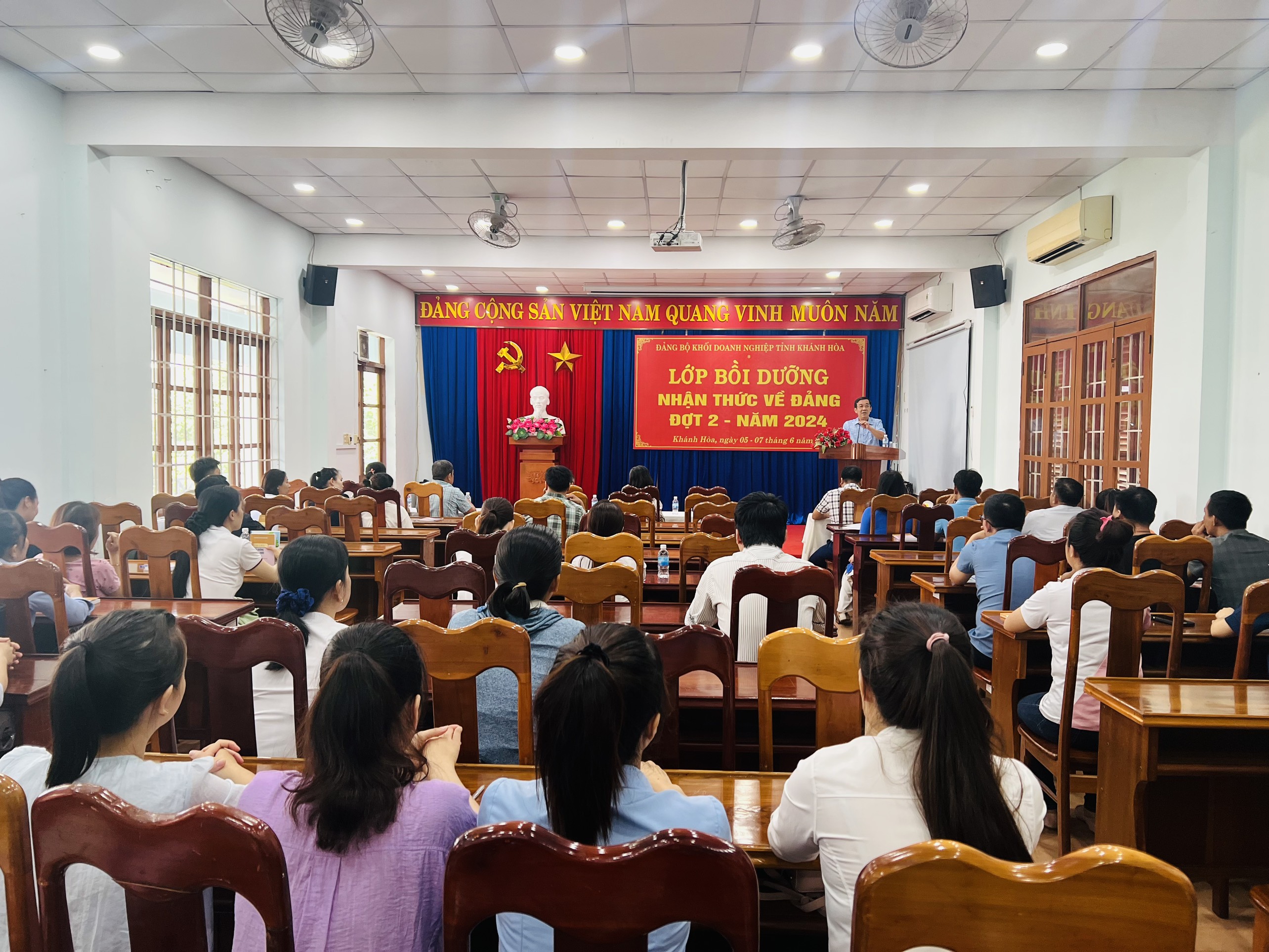 Đảng ủy Khối Doanh nghiệp tỉnh: Bồi dưỡng nhận thức về Đảng cho 119 quần chúng ưu tú