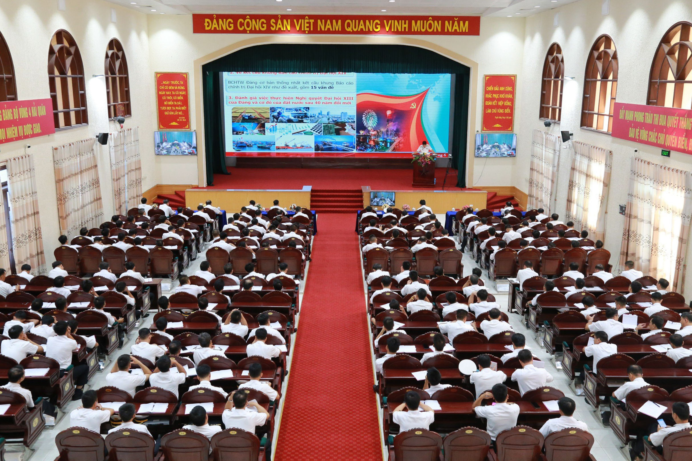 Vùng 4 Hải quân tổ chức hội nghị học tập các chuyên đề sĩ quan năm 2024