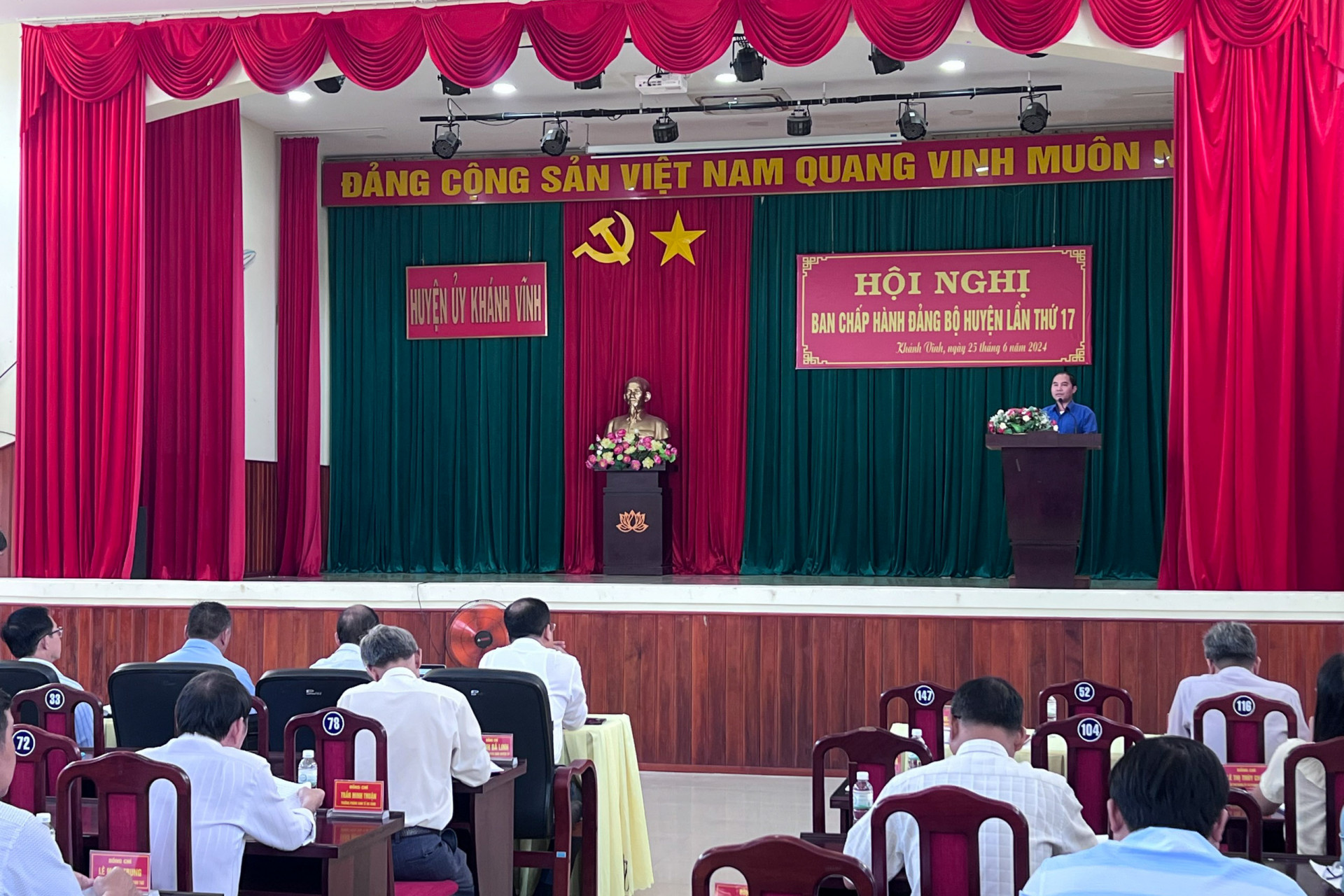 Quang cảnh hội nghị.