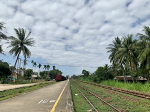 Phía tiếng còi tàu