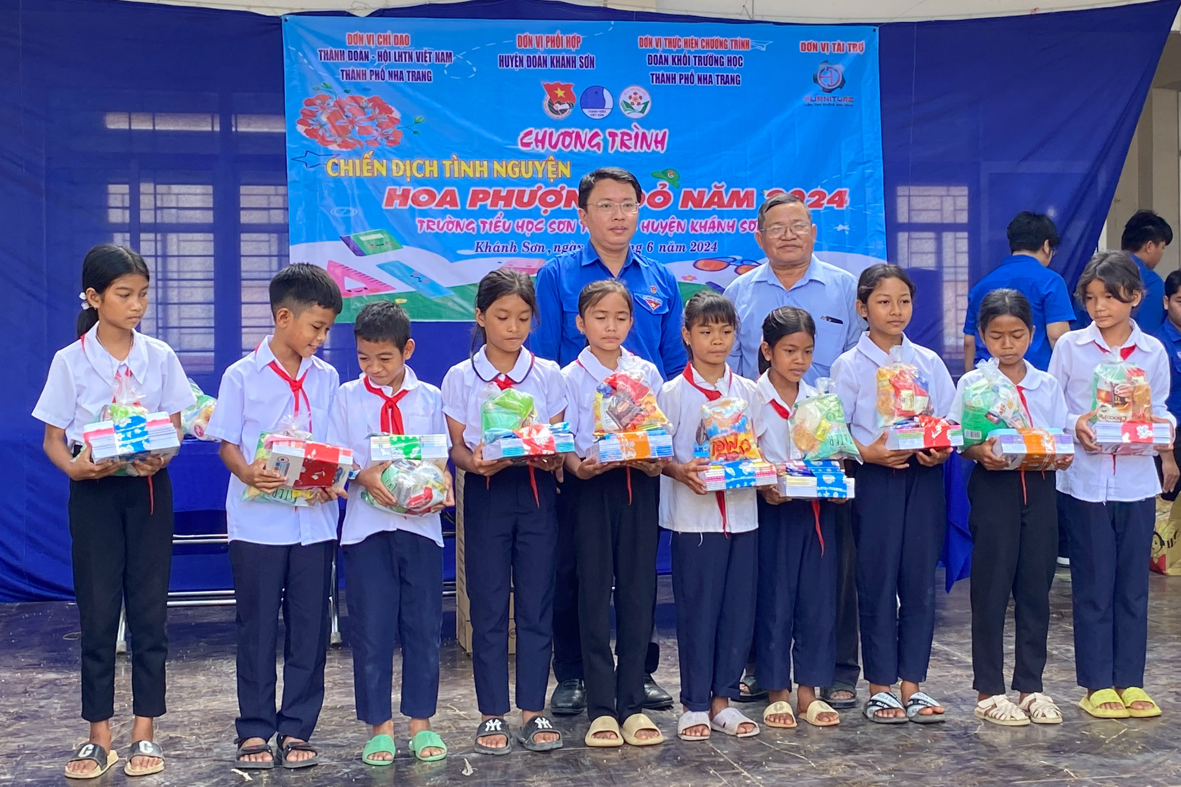 Tổ chức chương trình tình nguyện Hoa phượng đỏ tại xã Sơn Trung