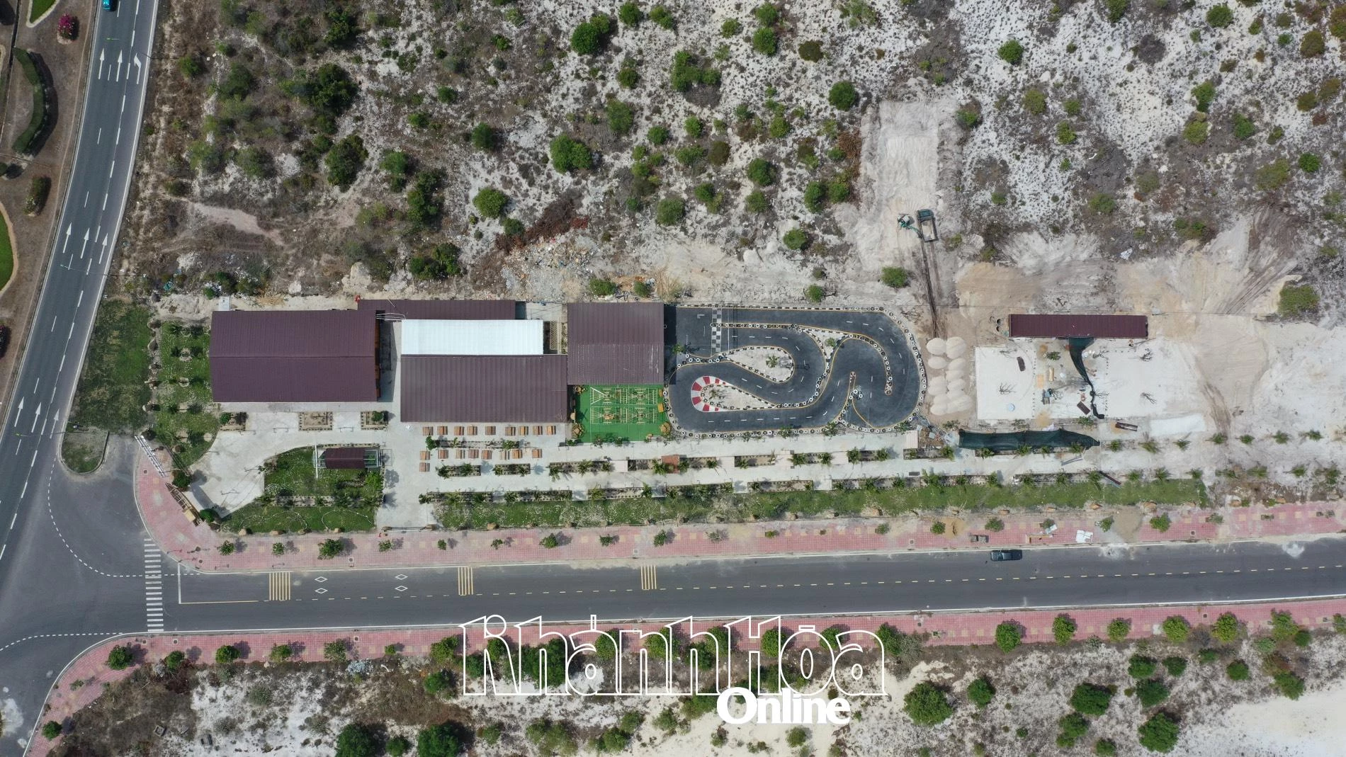 Chợ đêm Cam Lâm - Cam Ranh (xã Cam Hải Đông, huyện Cam Lâm).