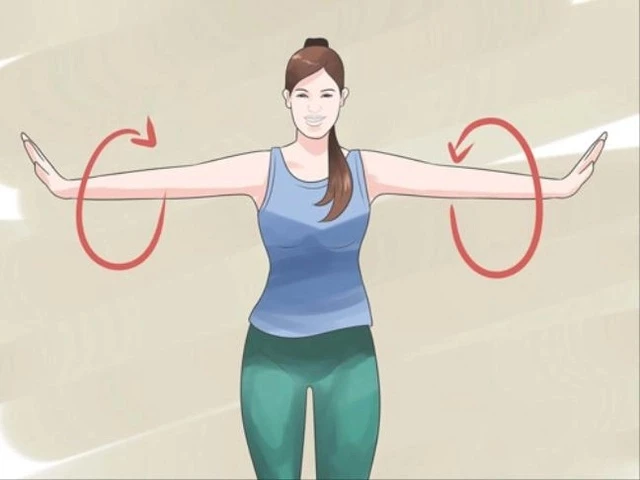 Xoay cánh tay là một trong những bài tập kéo giãn phổ biến khi khởi động trước tập luyện.
