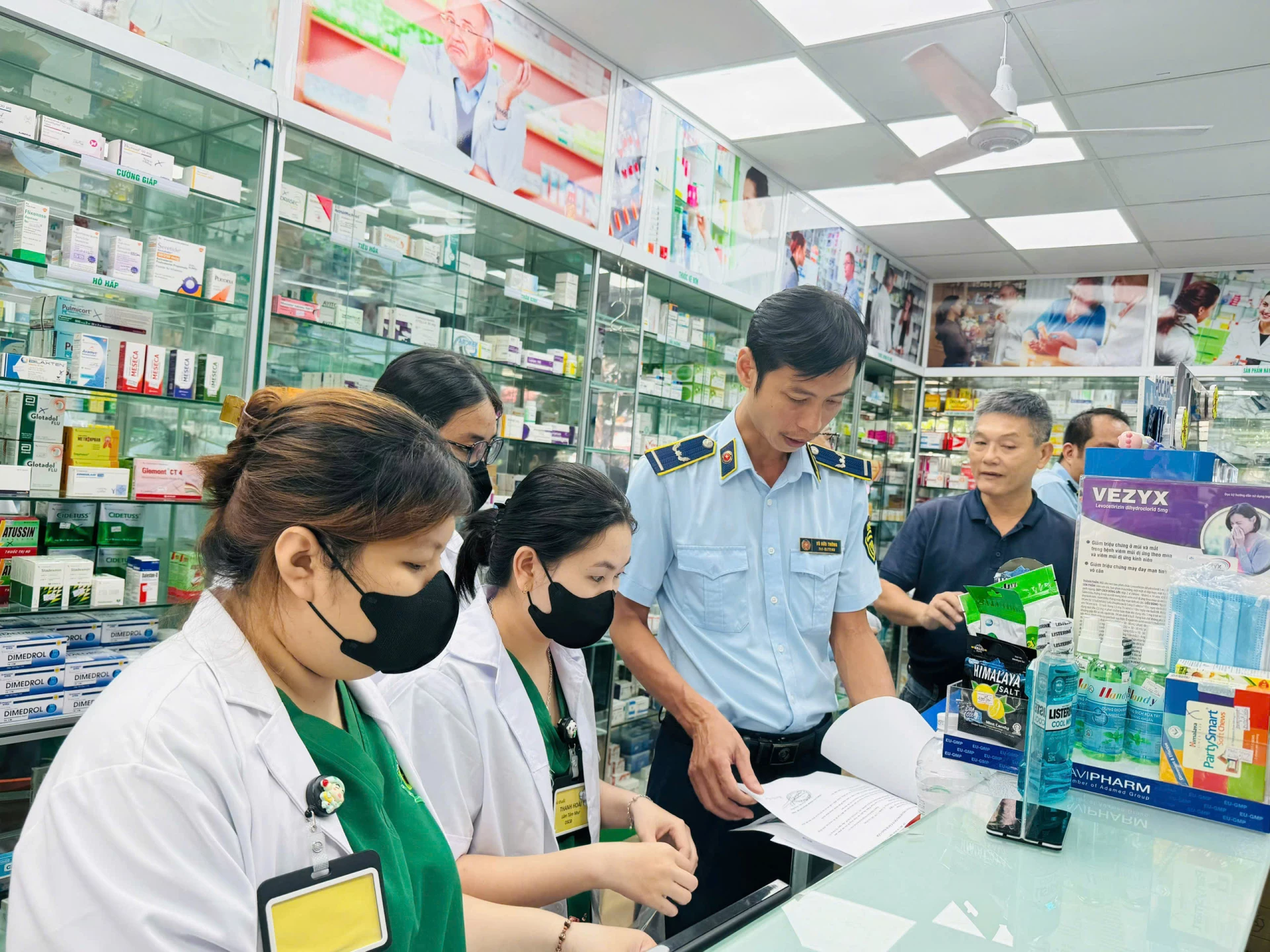 Tiếp tục đẩy mạnh cao điểm đấu tranh ngăn chặn, đẩy lùi tình trạng buôn lậu