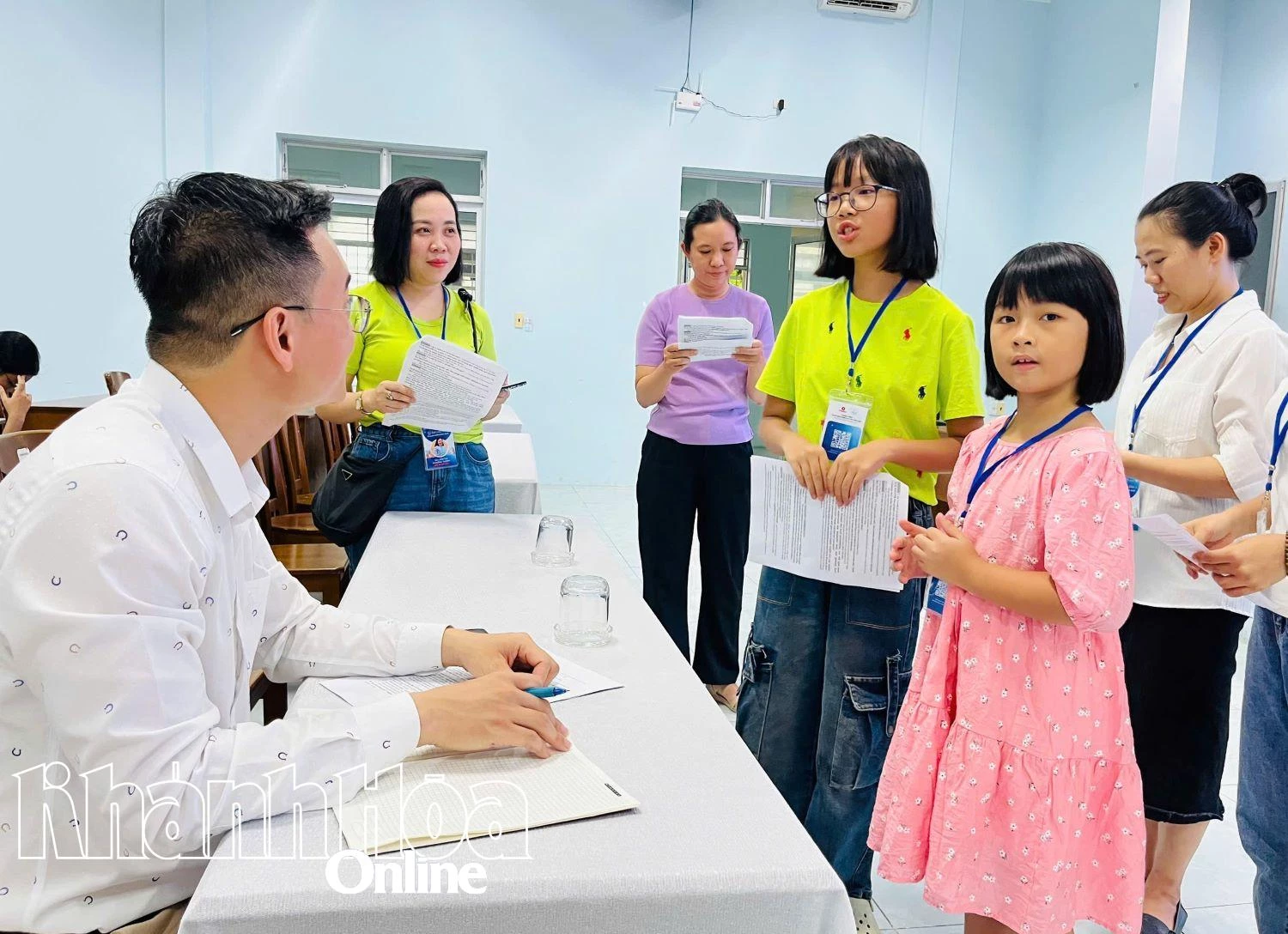 Thành viên các câu lạc bộ tiếng Anh tham gia chương trình tổng duyệt triển khai đại sứ du lịch tại Lễ hội văn hóa - du lịch biển 2025. 