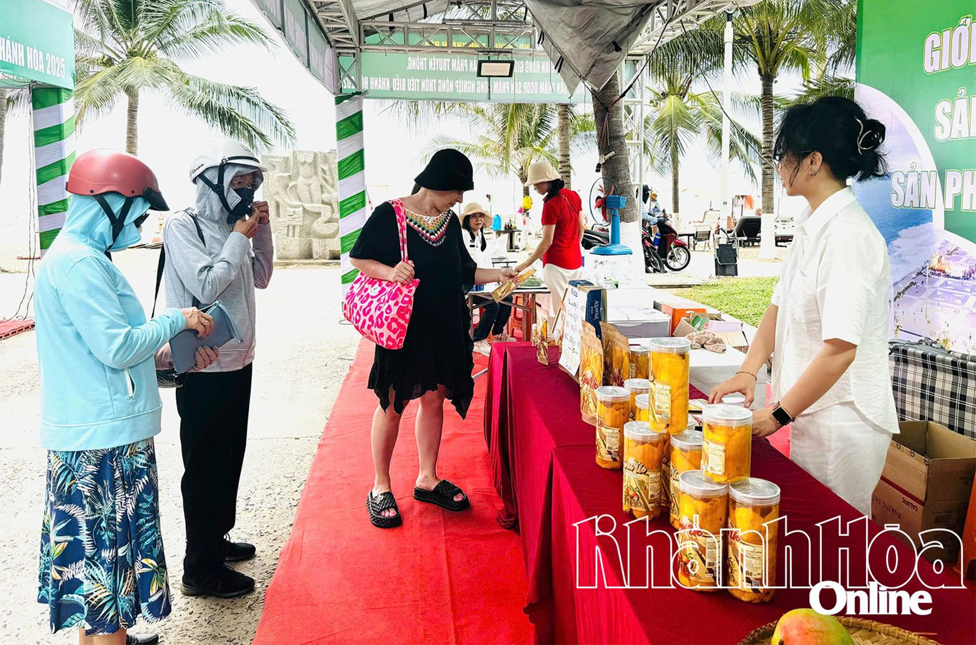 12 gian hàng trưng bày, giới thiệu sản phẩm đặc trưng của Khánh Hòa