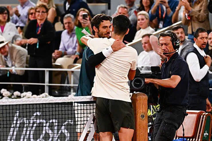 Roland Garros: Tay vợt số một thế giới Sinner chặn đứng tham vọng của Djokovic 