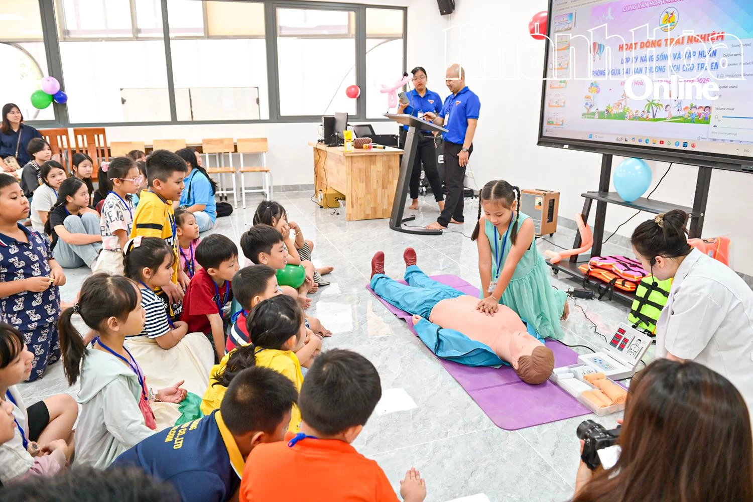 Thiếu nhi được phổ biến những kiến thức cơ bản phòng, chống tai nạn, thương tích.
