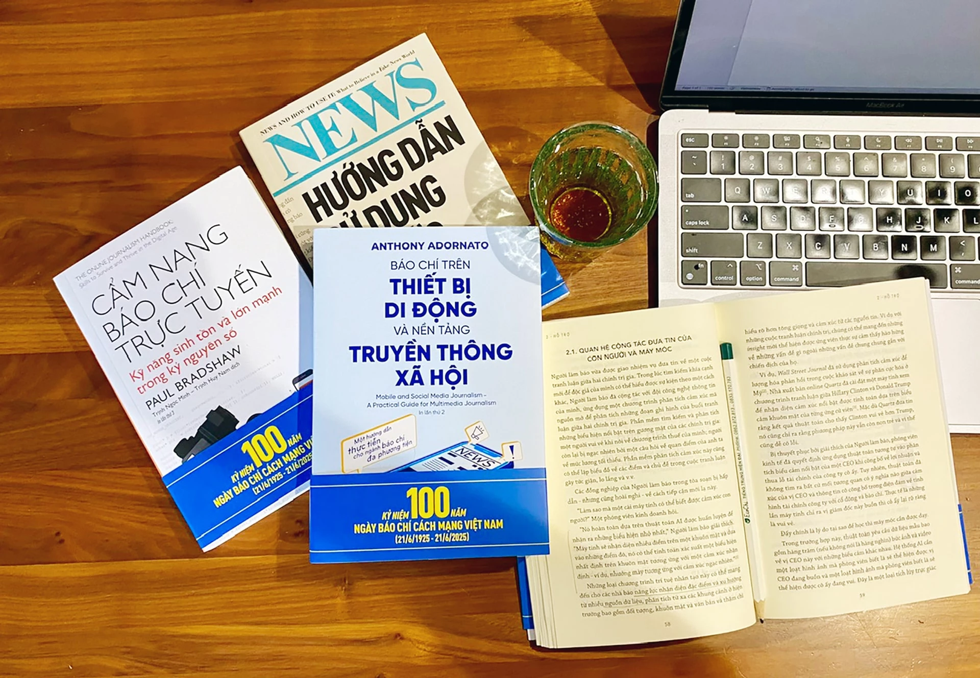 Nhiều đầu sách thiết thực dành cho nhà báo trong bộ sách báo chí hiện đại của NXB Trẻ giới thiệu nhân dịp 100 năm Ngày Báo chí Cách mạng Việt Nam.