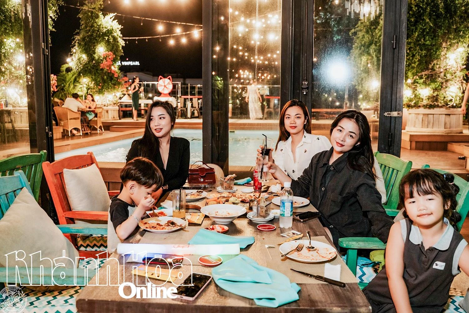 Tourists at Skylight Nha Trang where they can fully contemplate the sparkling beauty of Nha Trang at night from a height of 150m.