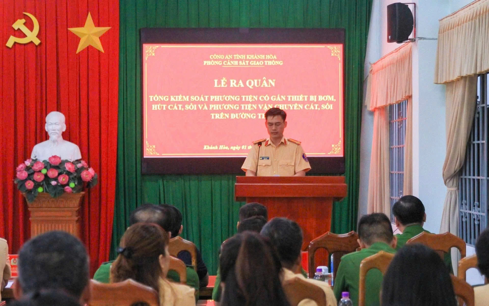 Ra quân tổng kiểm soát phương tiện có gắn thiết bị bơm, hút cát, sỏi và phương tiện vận chuyển cát, sỏi trên đường thủy