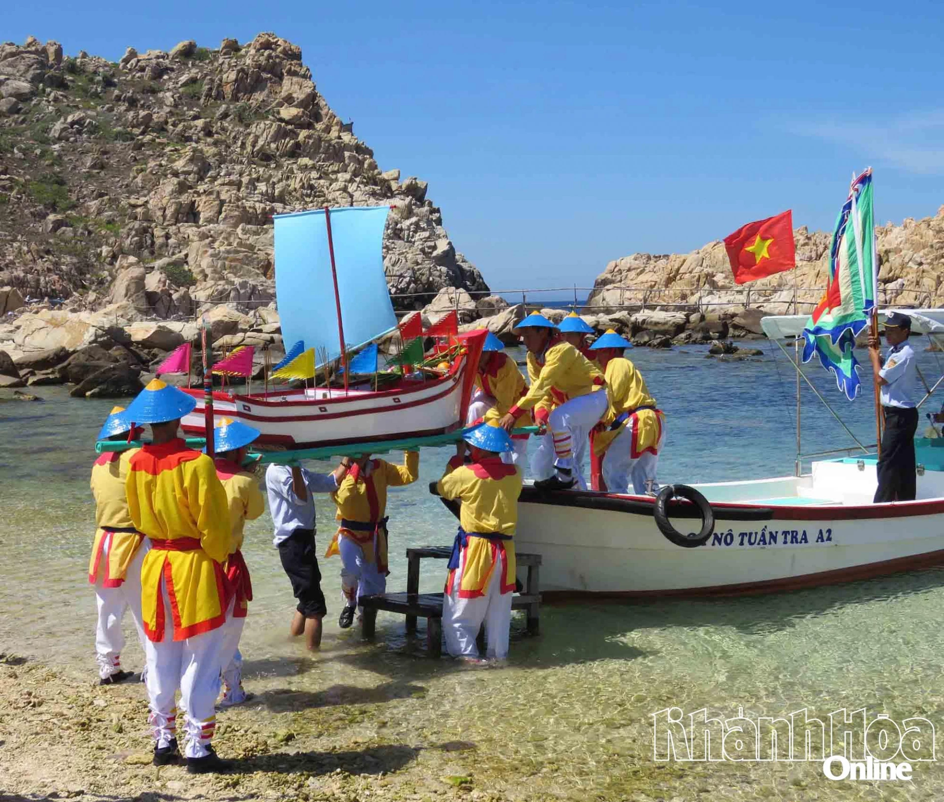 Khanh Hoa Salanganes Nest Festival takes place on Hon Noi Island (Photo: Khanh Hoa State-owned Salangane Nest One Member Company Limited)

