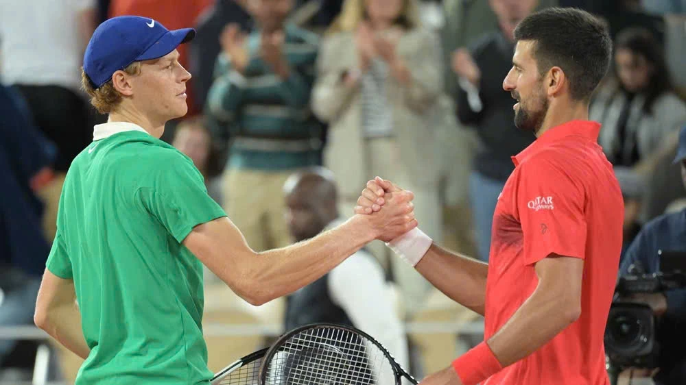 Tay vợt số một thế giới Sinner chặn đứng tham vọng của Djokovic tại bán kết