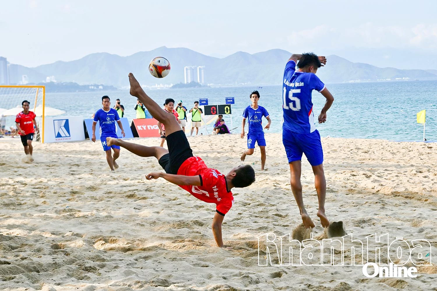 Cúp vô địch bóng đá bãi biển ở lại Khánh Hòa