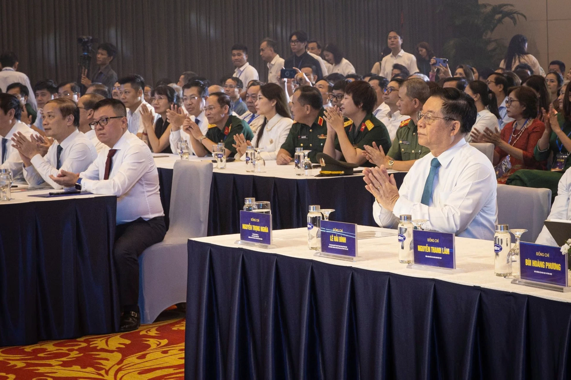 Các đồng chí lãnh đạo Đảng, Nhà nước và các đại biểu tham dự Lễ Khai mạc Hội Báo toàn quốc năm 2025.