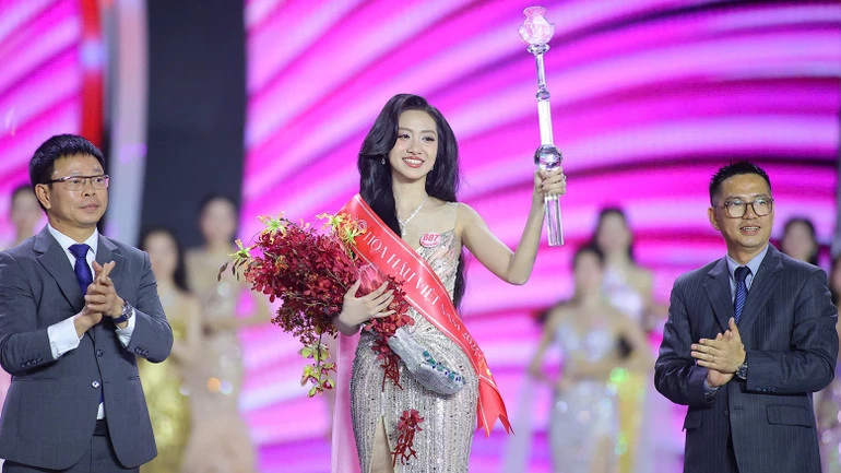 Tân Hoa hậu Hà Trúc Linh (SBD 687), sinh năm 2004, đến từ Phú Yên. Cô cao 1,71m, số đo ba vòng 75-61-92cm. Trúc Linh là Hoa khôi Đại học Tài chính-Marketing 2023.