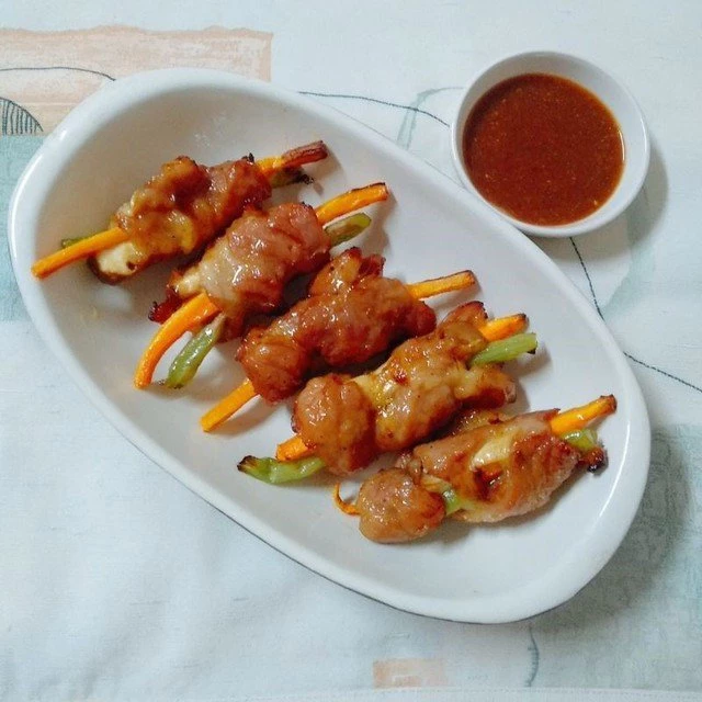 Thịt cuộn rau củ nướng bằng nồi chiên không dầu