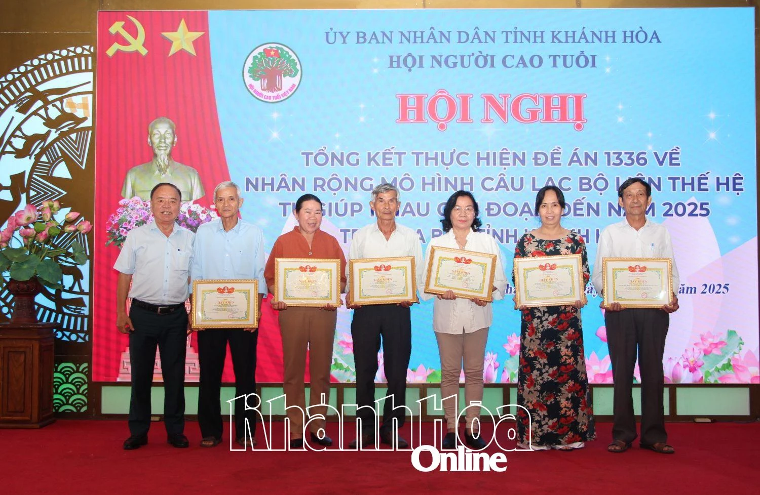 Những cá nhân xuất sắc nhận giấy khen của Hội Người cao tuổi tỉnh.