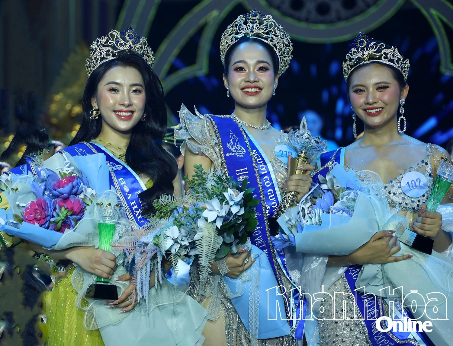 Miss Seas and Islands Vietnam 2025 Nguyen Thi My Linh (middle) and the two runners-up 

