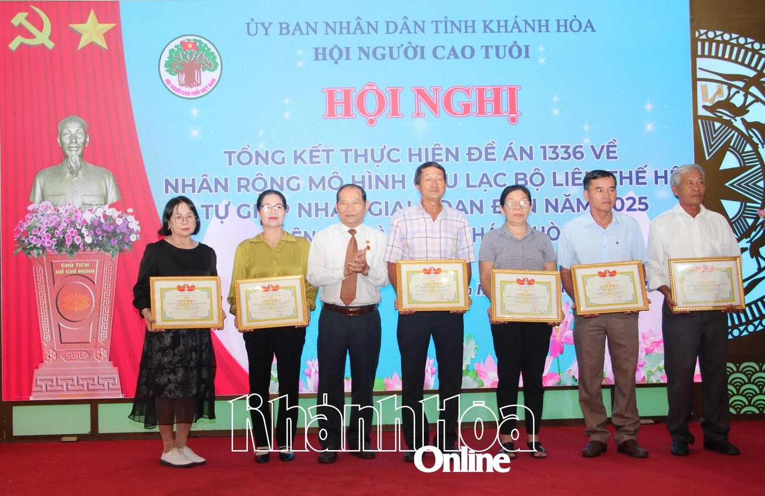 Những tập thể xuất sắc nhận giấy khen của Hội Người cao tuổi tỉnh.