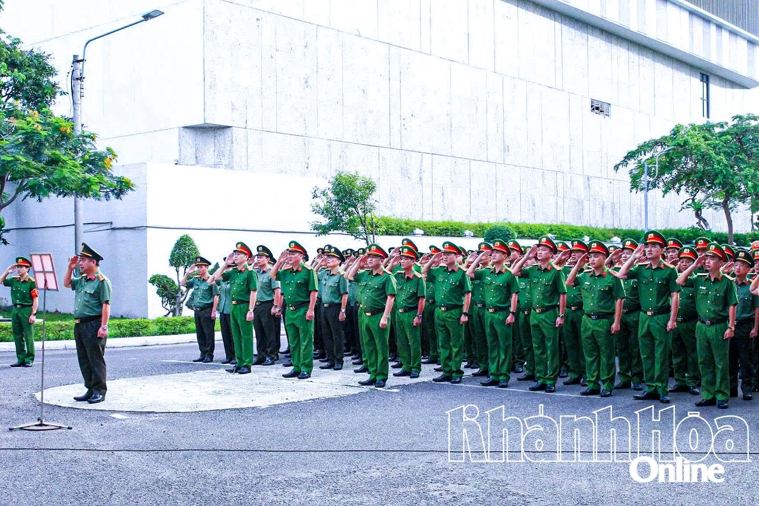 Tổng kết 10 năm thực hiện Chỉ thị số 05 của Bộ Chính trị về đẩy mạnh học tập và làm theo tư tưởng, đạo đức, phong cách Hồ Chí Minh: Lực lượng Công an tỉnh Khánh Hòa thấm nhuần tinh thần “vì nhân dân phục vụ”