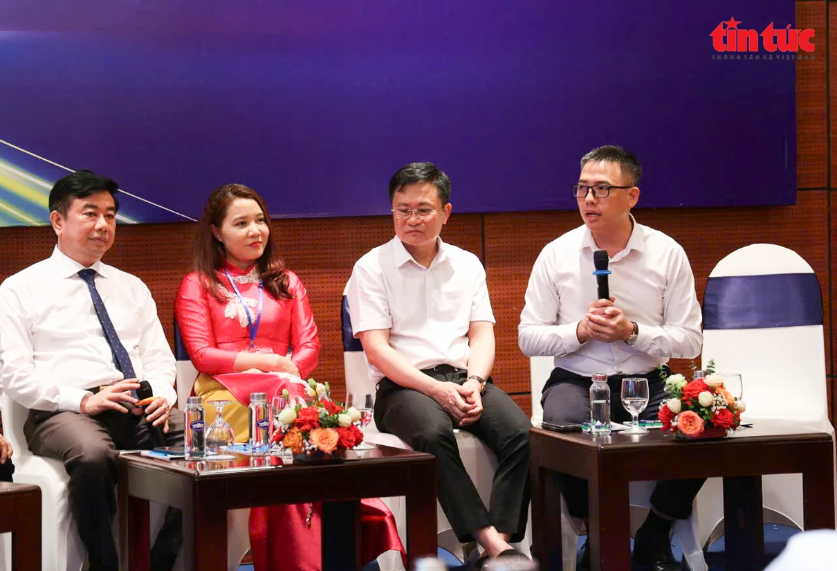 Phiên thảo luận thứ 10 với chủ đề “Nghị quyết 18 và yêu cầu đổi mới nhân sự báo chí”.