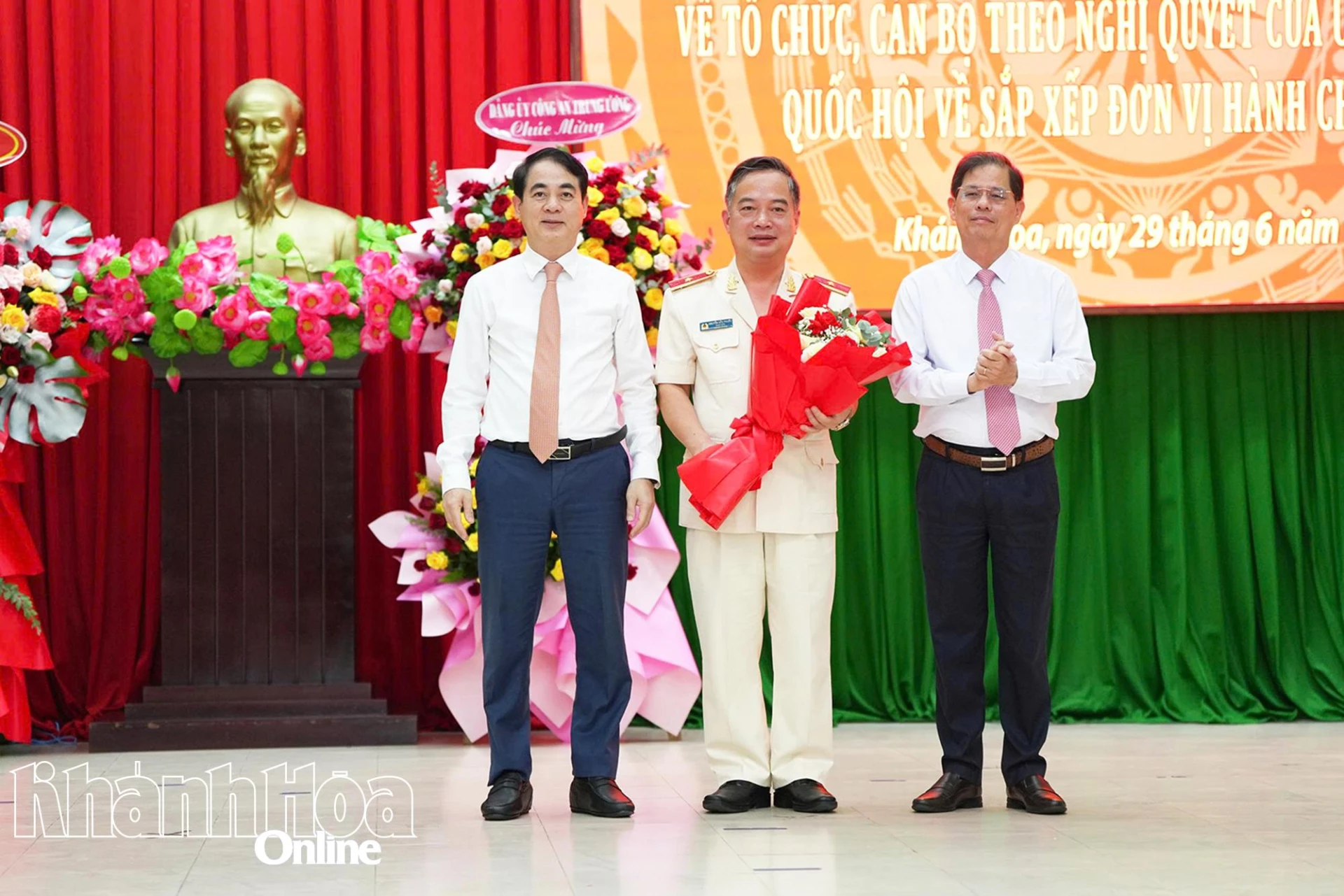 Công an tỉnh Khánh Hòa công bố quyết định về tổ chức, cán bộ sau sáp nhập