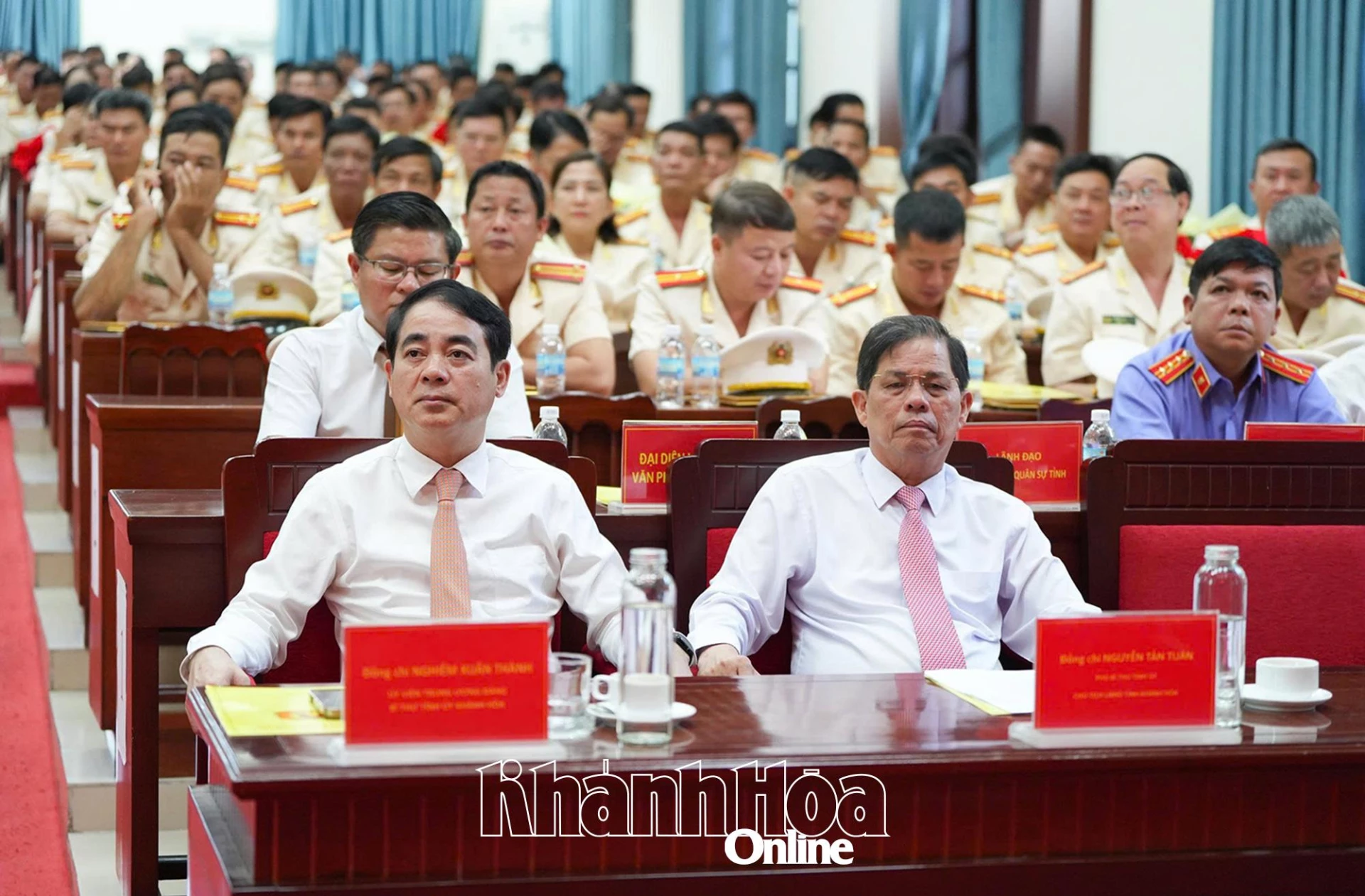 Các đồng chí lãnh đạo tỉnh tham dự buổi lễ