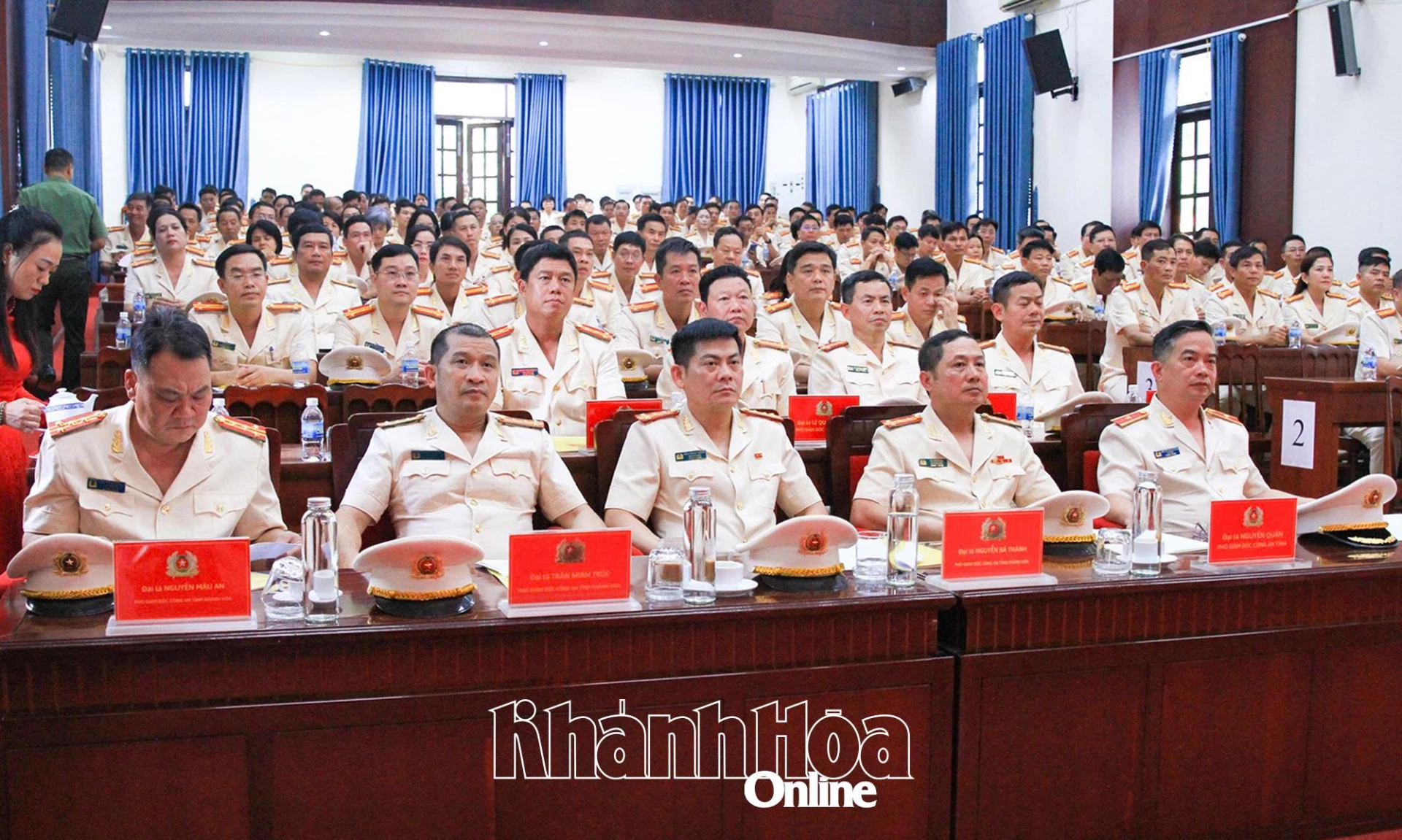 Thiếu tướng Nguyễn Hữu Phước cùng các Ban Giám đốc Công an tỉnh tham dự buổi lễ