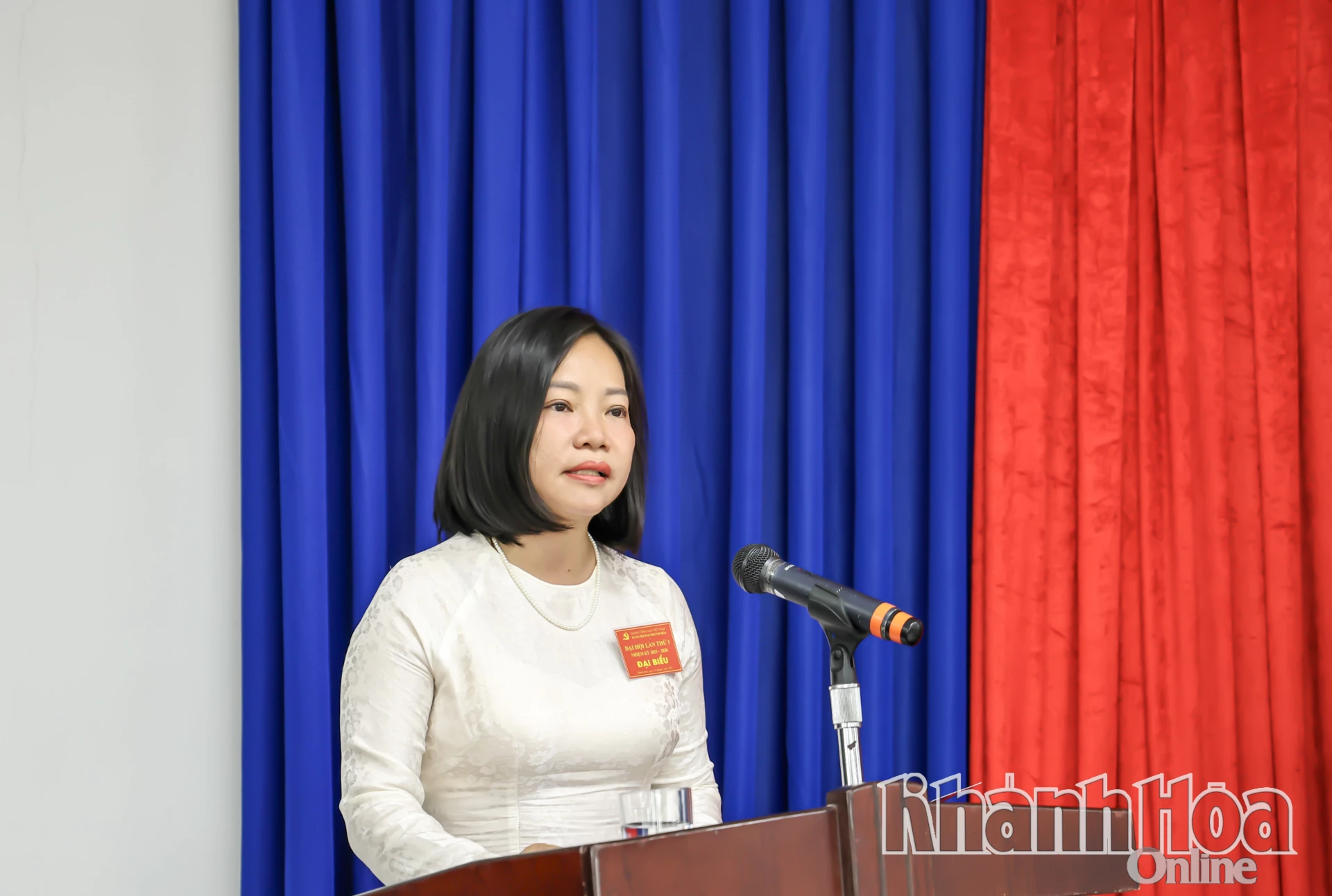 Bí thư Đảng ủy Báo Khánh Hòa Thái Thị Lệ Hằng phát biểu khai mạc Đại hội.