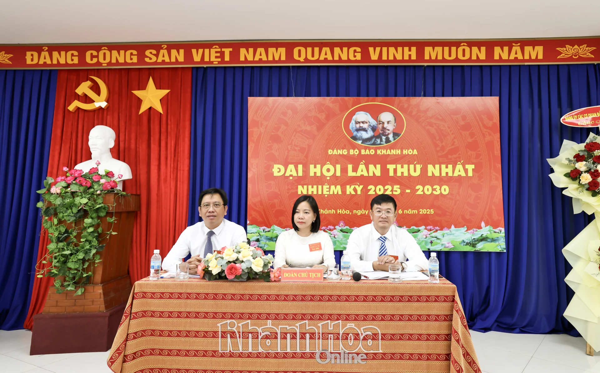 Đoàn Chủ tịch điều hành Đại hội.