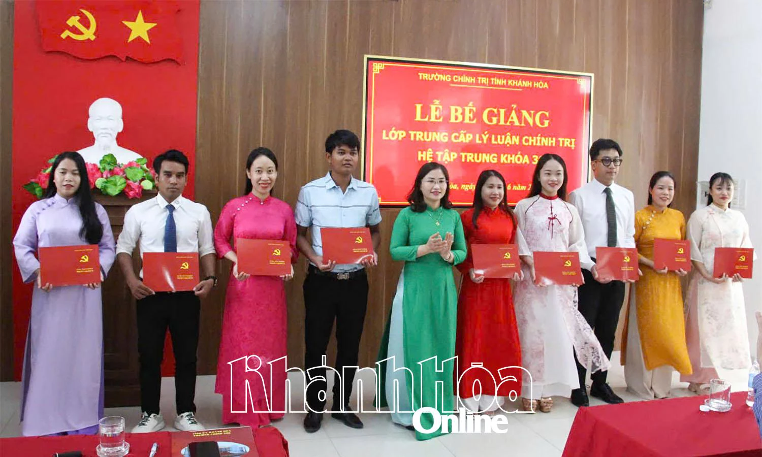 Trường Chính trị tỉnh Khánh Hòa bế giảng lớp Trung cấp lý luận chính trị hệ tập trung khóa 36