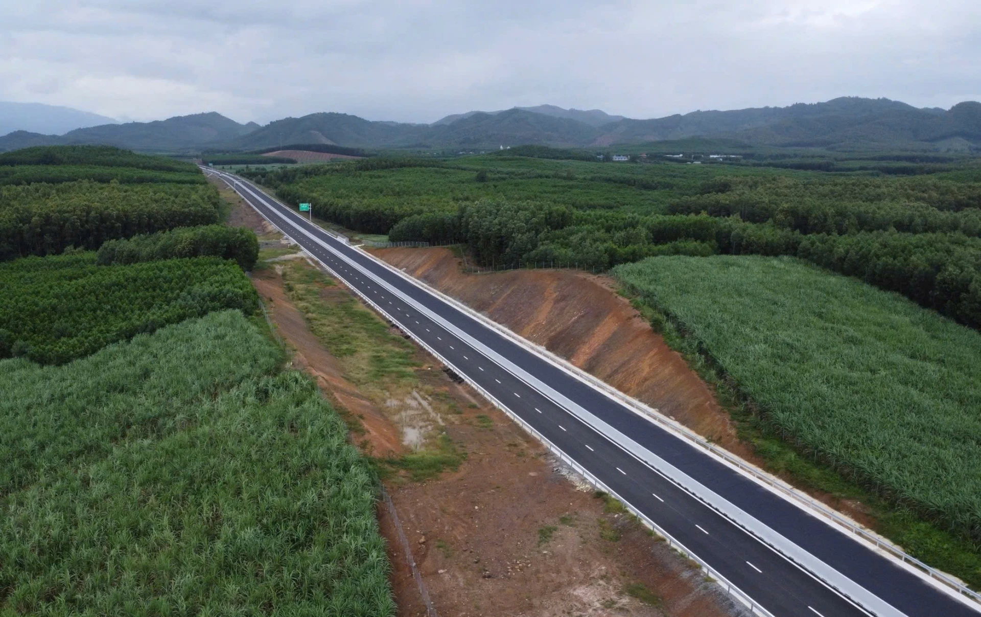 Công ty TNHH Tập đoàn Sơn Hải kiến nghị cho phép đầu tư mở rộng hoàn chỉnh 263km cao tốc Bắc - Nam đoạn từ thị xã Hoài Nhơn đến TP. Nha Trang