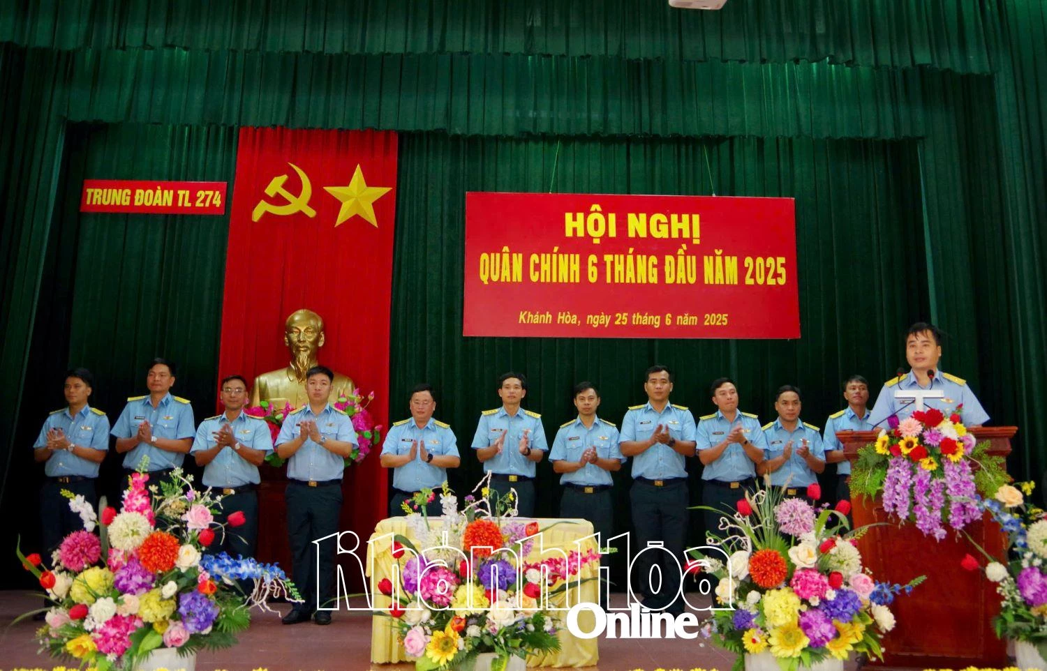 Các đơn vị ký kết giao ước thi đua.