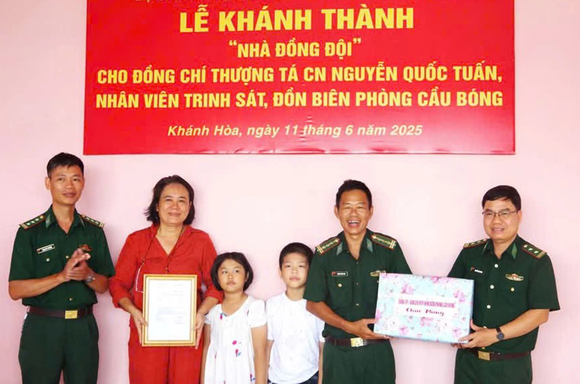 Bàn giao nhà đồng đội cho quân nhân có hoàn cảnh khó khăn