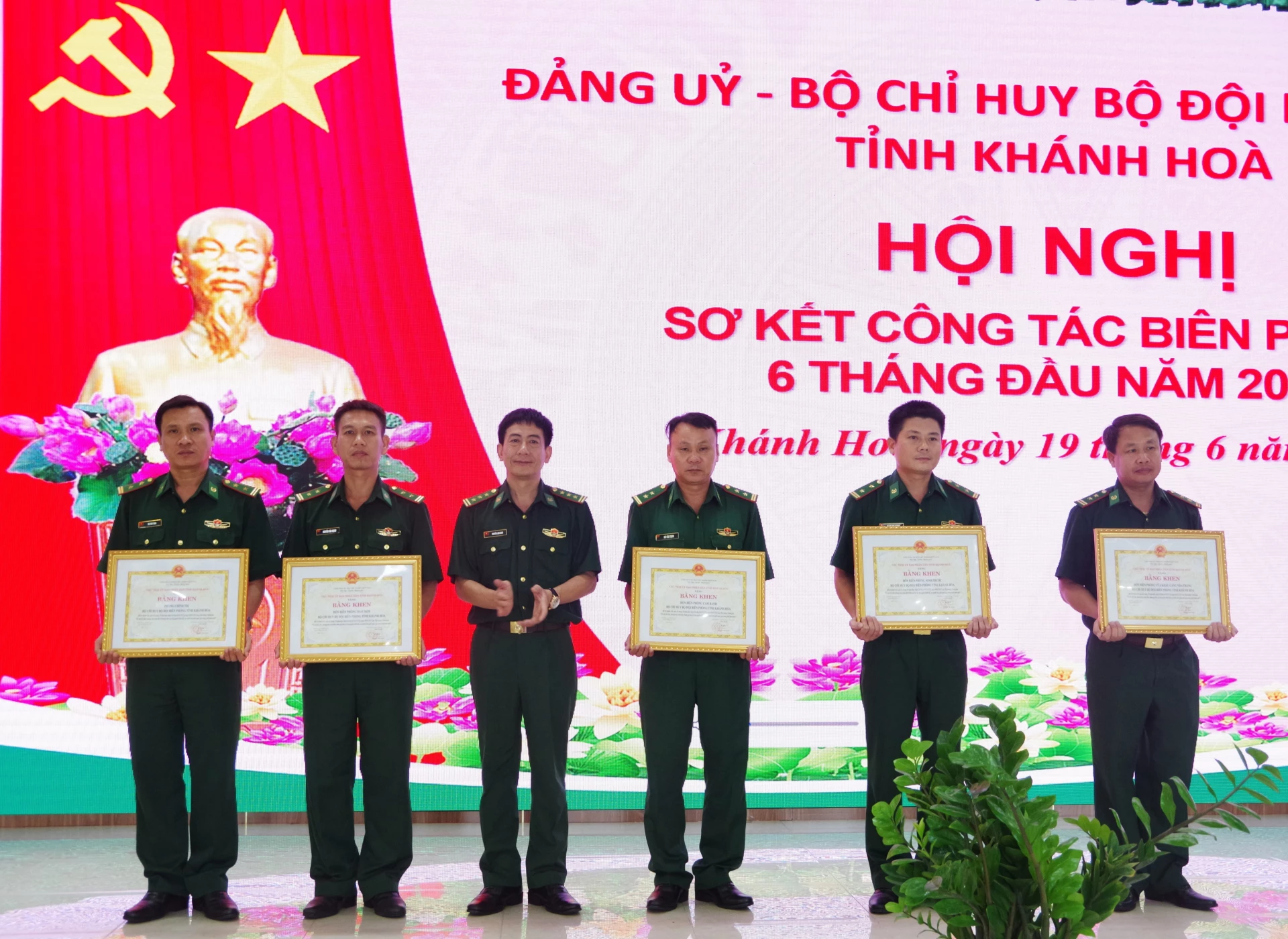 Các tập thể xuất sắc nhận bằng khen của Chủ tịch UBND tỉnh trong thực hiện Chỉ thị 01 của Thủ tướng Chính phủ.