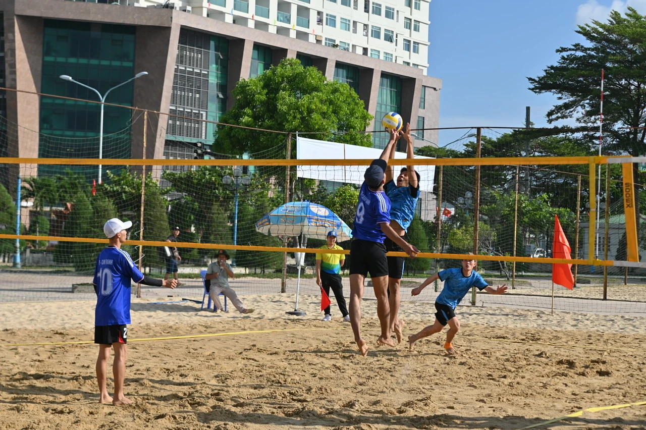 15 giờ 45 phút hôm nay (5-6), Báo Khánh Hòa truyền hình trực tiếp khai mạc Giải bóng chuyền bãi biển quốc tế Nha Trang - Cúp Yến sào Sanest, Sanvinest Khánh Hòa 2025