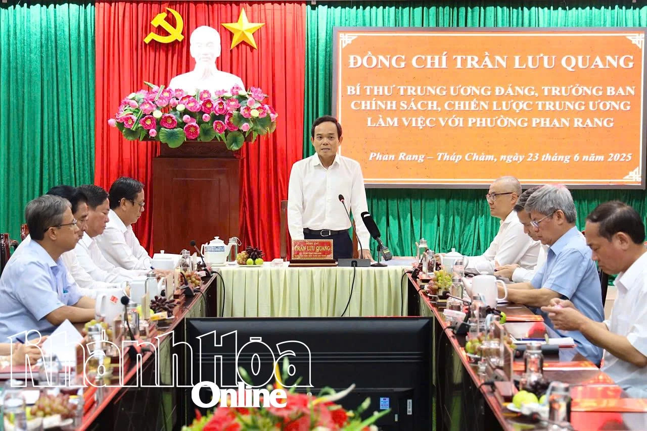 Trưởng ban Chính sách, chiến lược Trung ương Trần Lưu Quang kiểm tra công tác vận hành thử mô hình chính quyền địa phương 2 cấp tại Khánh Hòa và Ninh Thuận