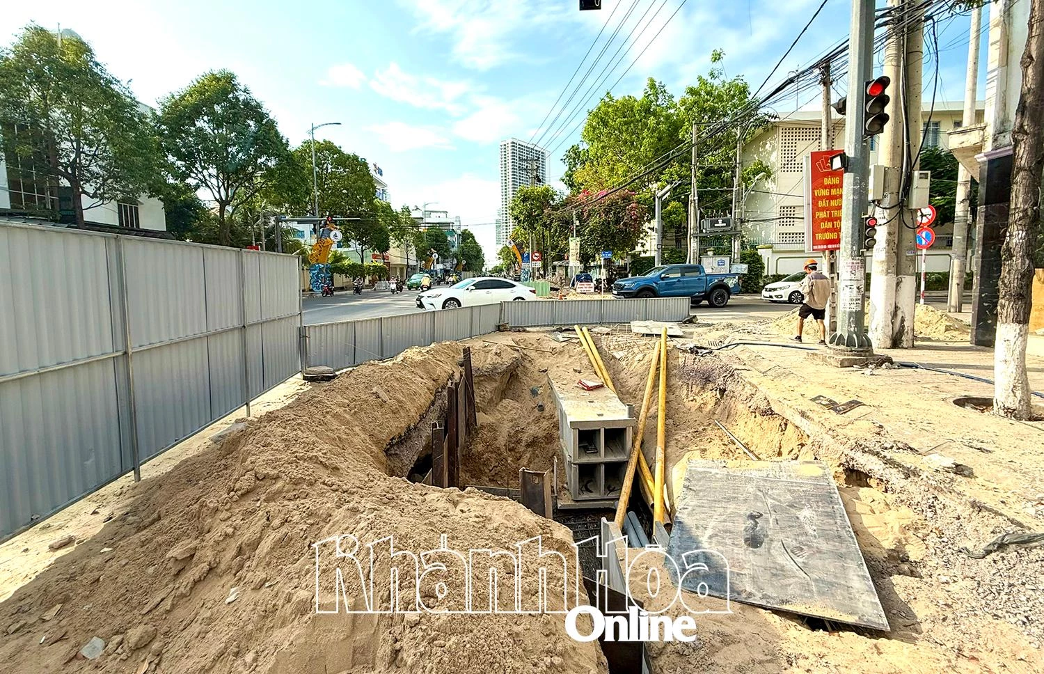 Tạm dừng thi công đường Lê Thánh Tôn để phục vụ hoạt động lễ hội.