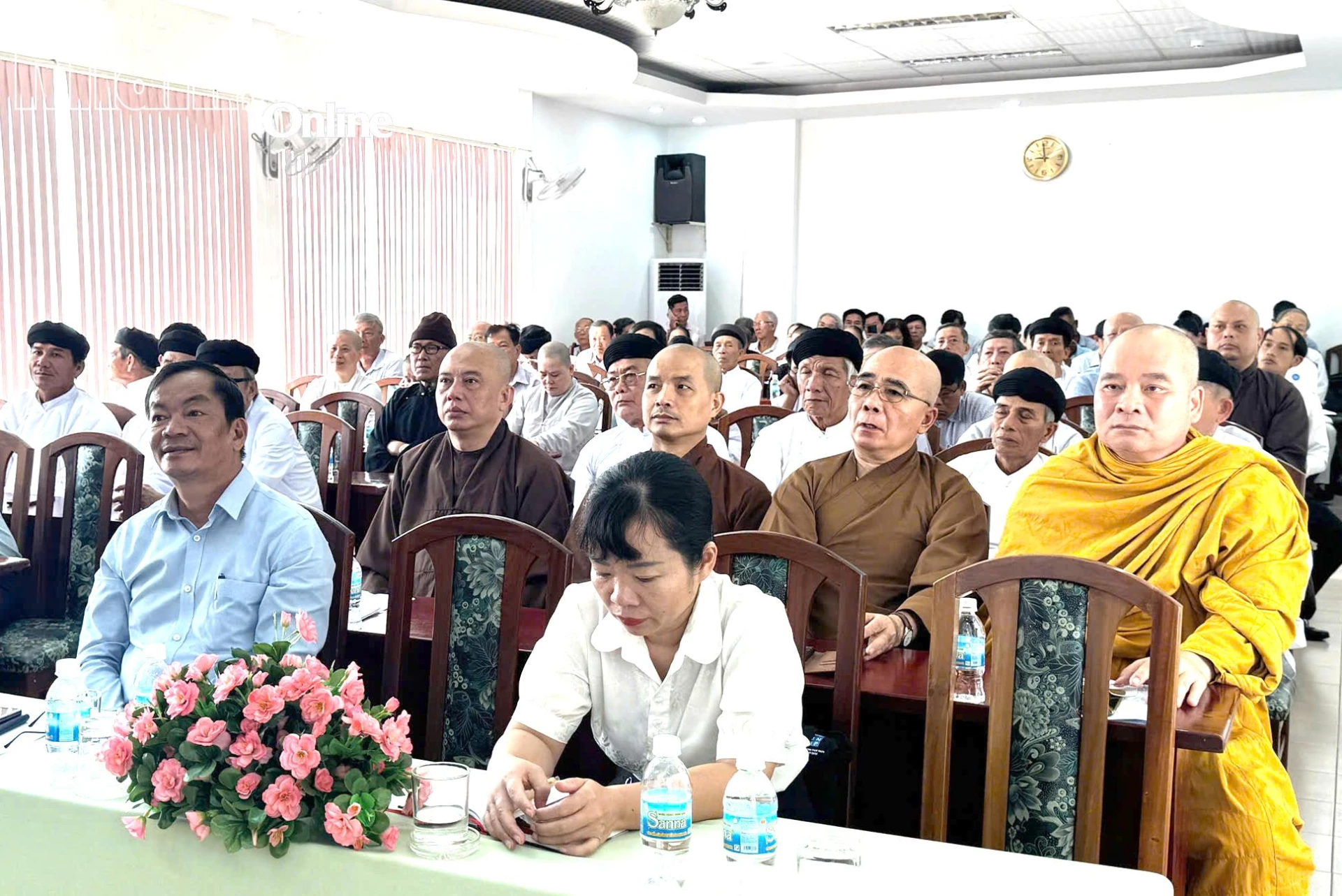 Các đại biểu tham gia hội nghị.