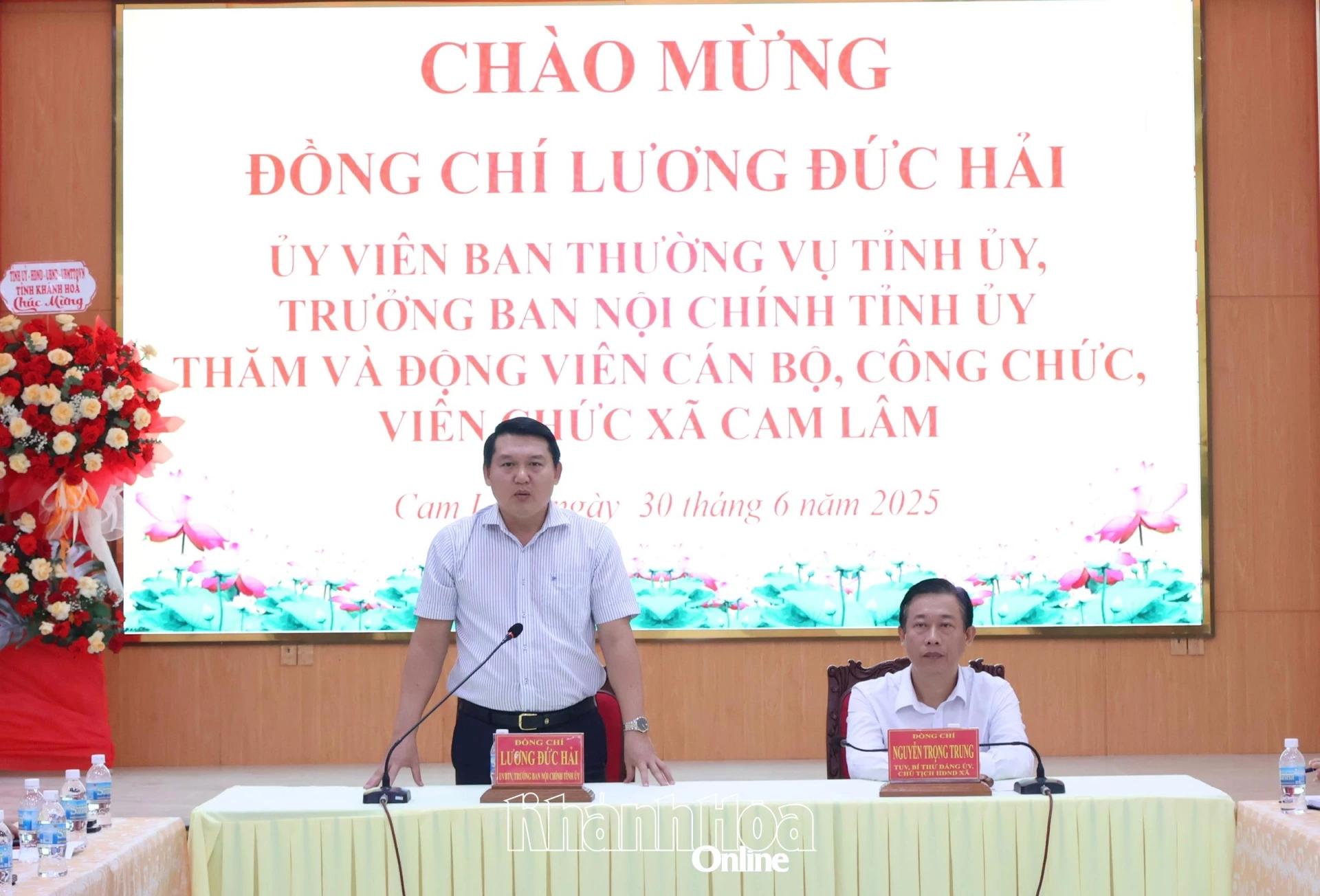 Trưởng ban Nội chính Tỉnh ủy Lương Đức Hải thăm, động viên cán bộ, công chức, viên chức xã Cam Lâm