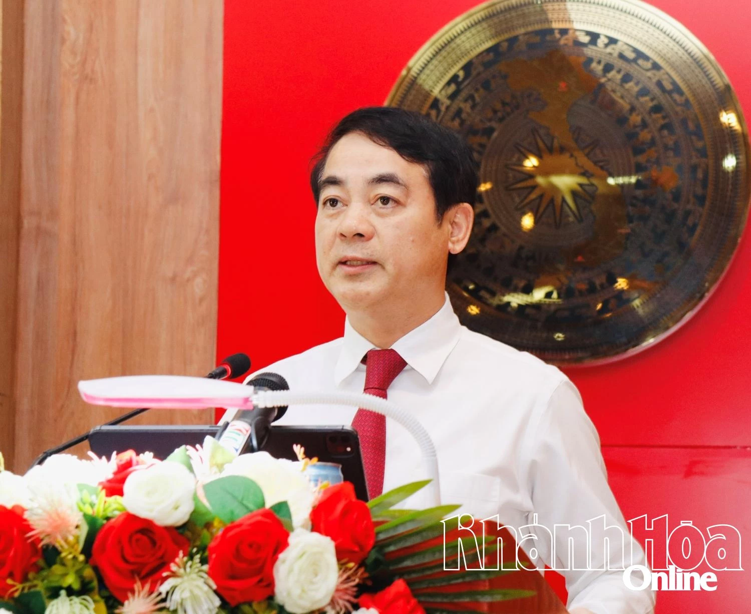 Bí thư Tỉnh ủy Nghiêm Xuân Thành phát biểu chỉ đạo hội nghị.