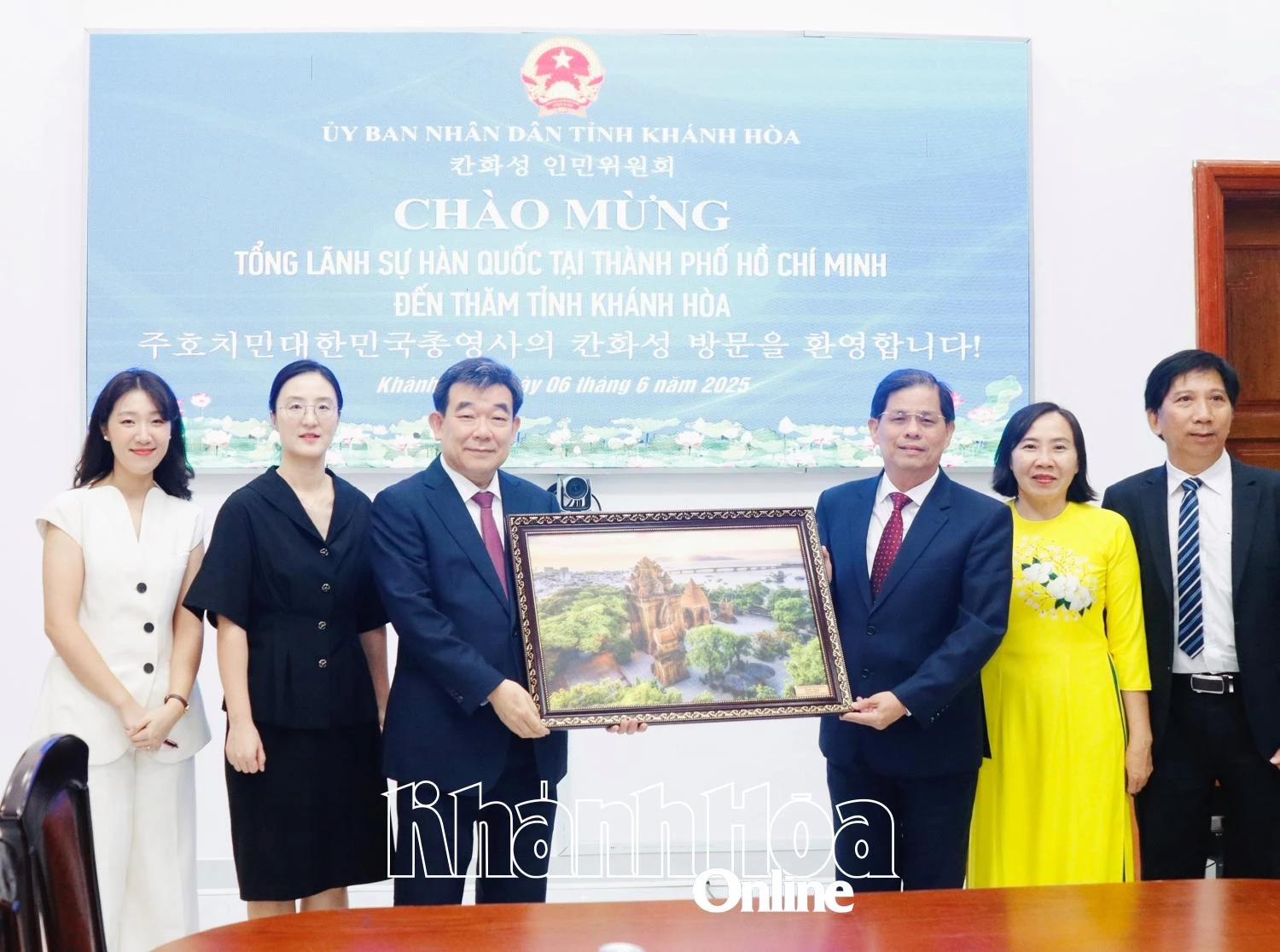 Chủ tịch UBND tỉnh Nguyễn Tấn Tuân tiếp xã giao Tổng Lãnh sự Hàn Quốc tại TP. Hồ Chí Minh